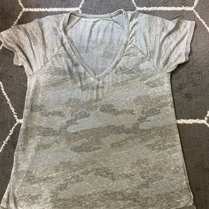 American Eagle Top- used in great condition